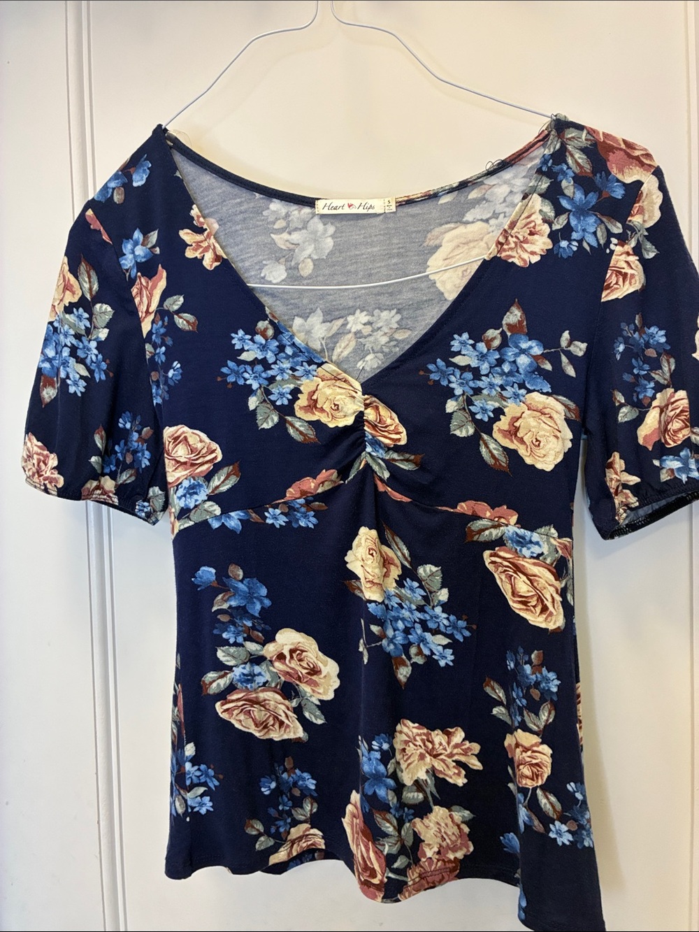 Heart & Hips Navy Floral Ruched V-Neck Top S TSTOP14